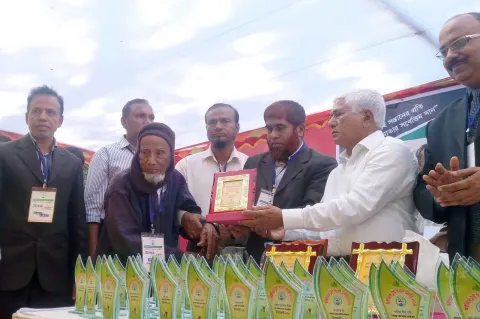 মাওলানা আজিজুর রহমান, প্রবীণ শিক্ষক, ঝিলংজা, কক্সবাজার