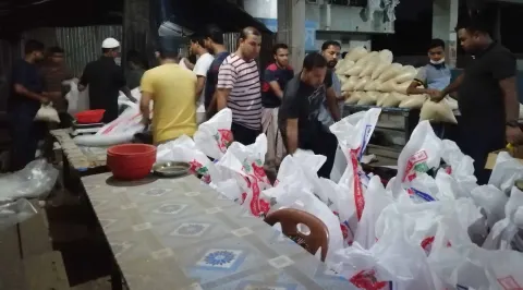 খাদ্যসামগ্রী বিতরণ